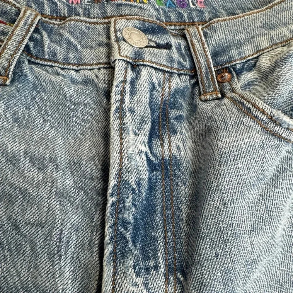 American Eagle Women’s NWT Highest Rise 90’s Boyfriend Short Size 8 Distressing - Picture 2 of 10